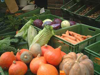 野菜や果物はゴミを出さないために量り売りである１